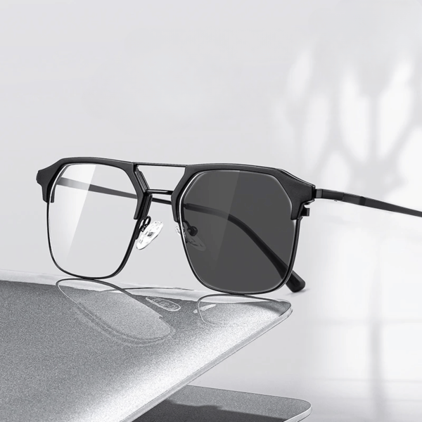 2-in-1 Photochromic Smart Glasses – Auto Darkening UV Protection Eyewear